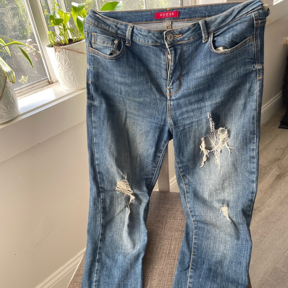 Woman's Guess Extreme Distress- Exposed Thighs Sz 30
